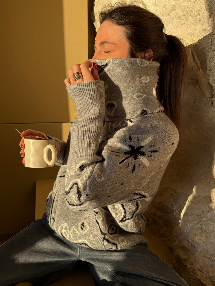 Paisvienne | Women's Oversized Paisley Print Zip-Up Knit Cardigan 3