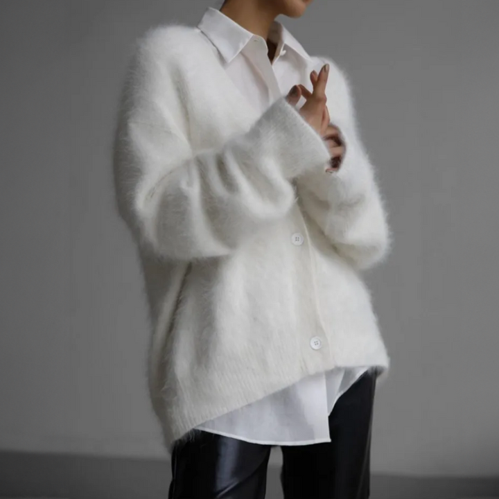 Casmielle | Women's Luxury Oversized Cashmere Cardigan 3