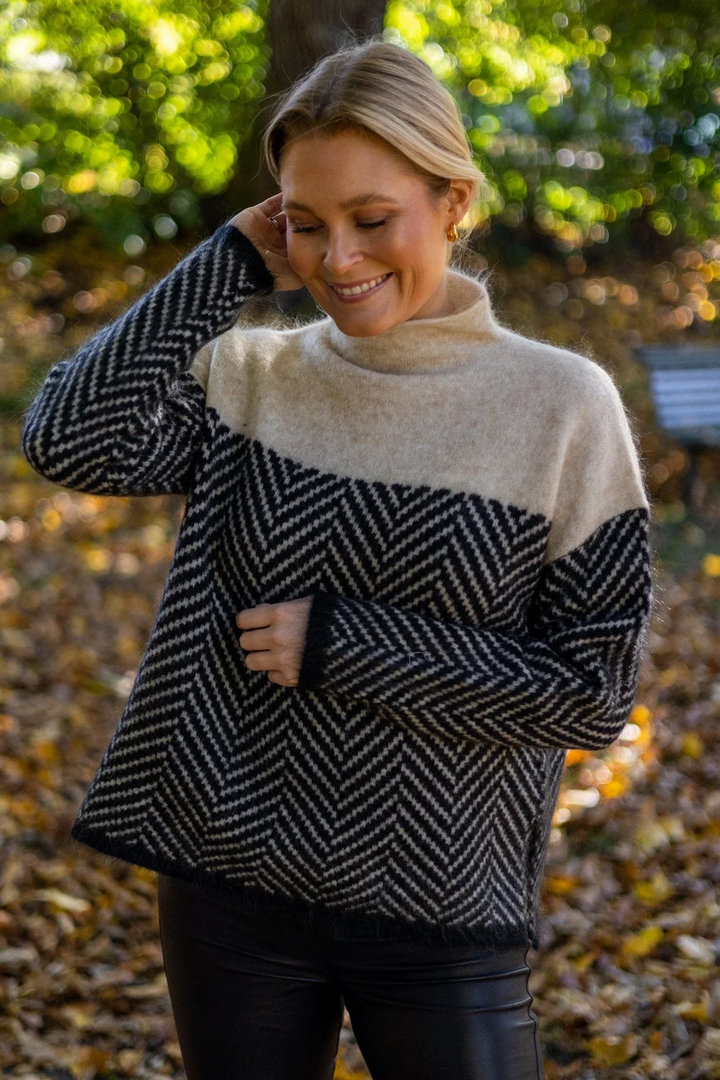 Elsmira | Women's Luxury Cashmere Turtleneck Sweater 3