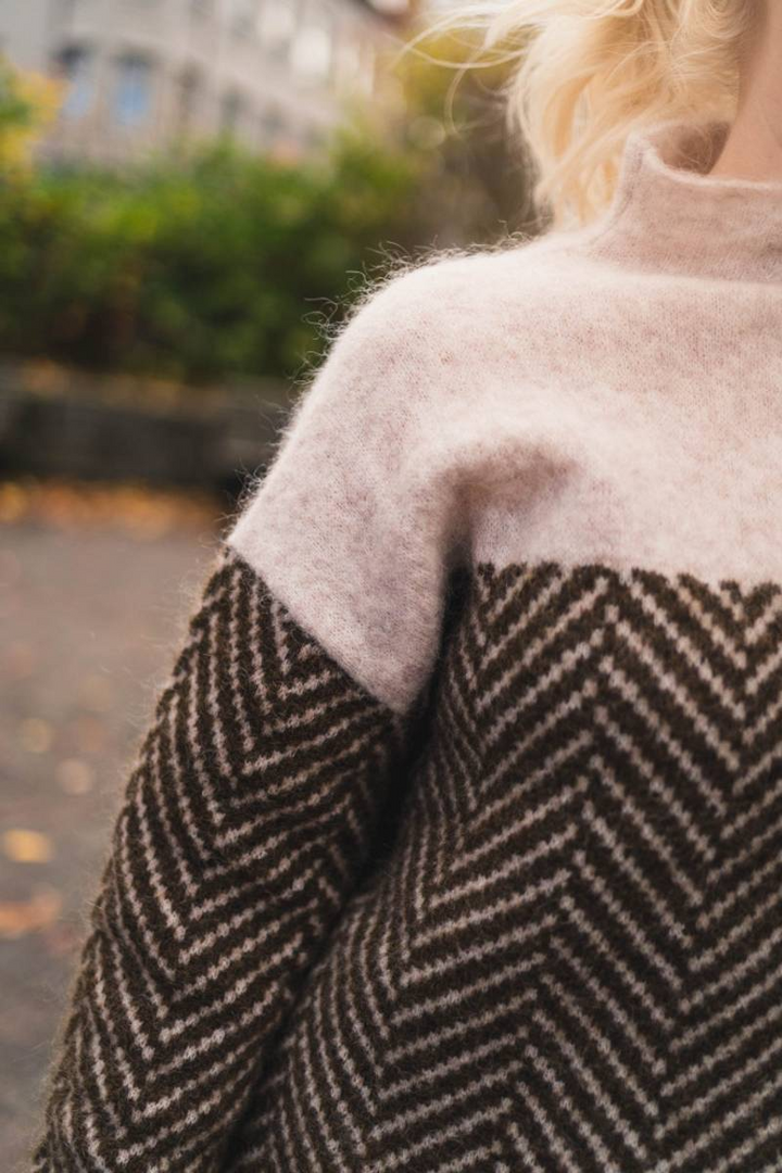 Elsmira | Women's Luxury Cashmere Turtleneck Sweater 2